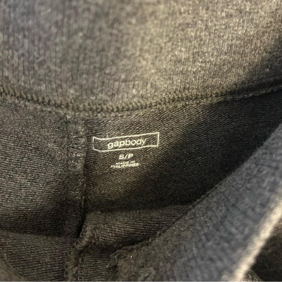 GAP Women's Charcoal Athletic Shorts - Picture 2 of 2